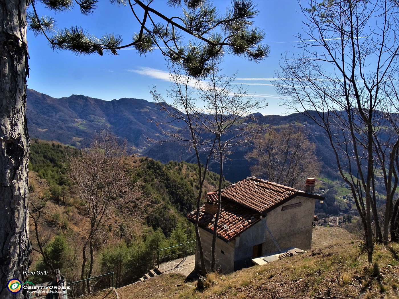 34 All'altezza del Casel Fontana Bruga (990 m) lascio il sent. 597 e salgo a sx il sent. 561 per il Pizzo Rabbioso.JPG